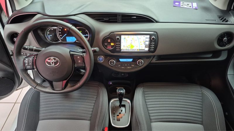 TOYOTA YARIS HYBRIDE 100cv FRANCE BUSINESS/1 ERE MAIN