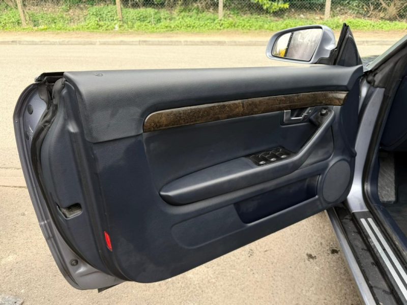 AUDI A4 CABRIOLET V6 2.7 TDI ATTRACTION MULTITRONIC 