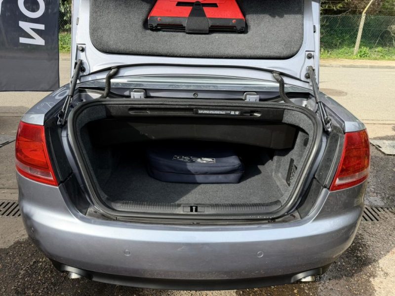 AUDI A4 CABRIOLET V6 2.7 TDI ATTRACTION MULTITRONIC 