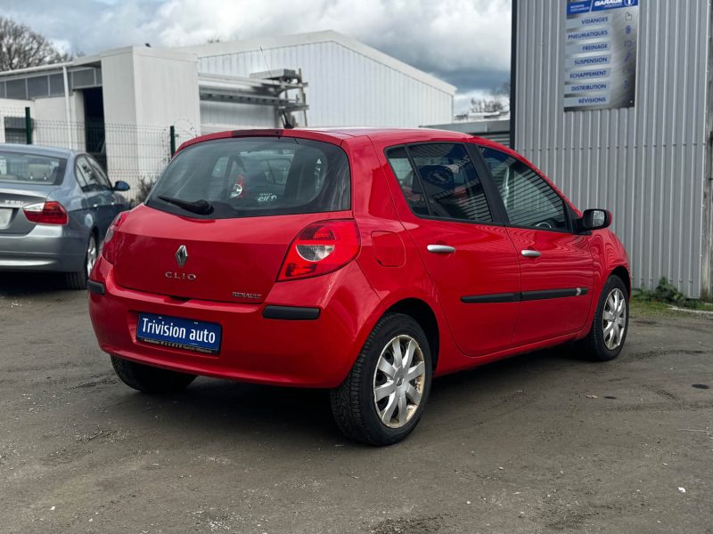 RENAULT CLIO 1.2 ESSENCE 75CH 2006