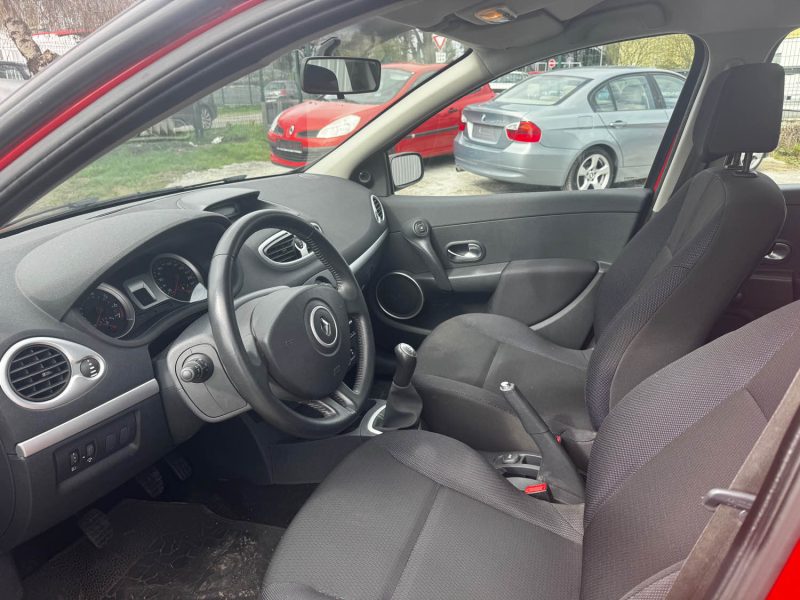RENAULT CLIO 1.2 ESSENCE 75CH 2006
