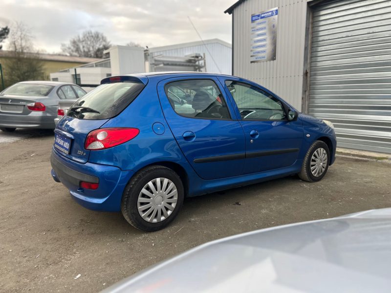 PEUGEOT 206 + 1.4 75CH ESSENCE 2009