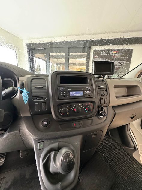 Renault Trafic Utilitaire 2018 – 66 700 km – 1ère main – Caméra / Clim / Bluetooth –Garantie 12 mois