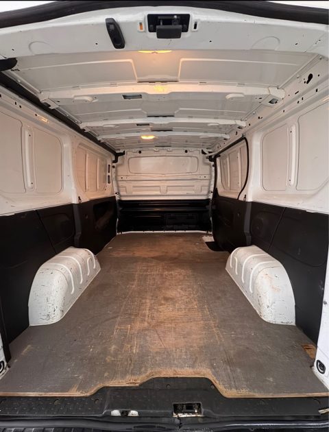 Renault Trafic Utilitaire 2018 – 66 700 km – 1ère main – Caméra / Clim / Bluetooth –Garantie 12 mois