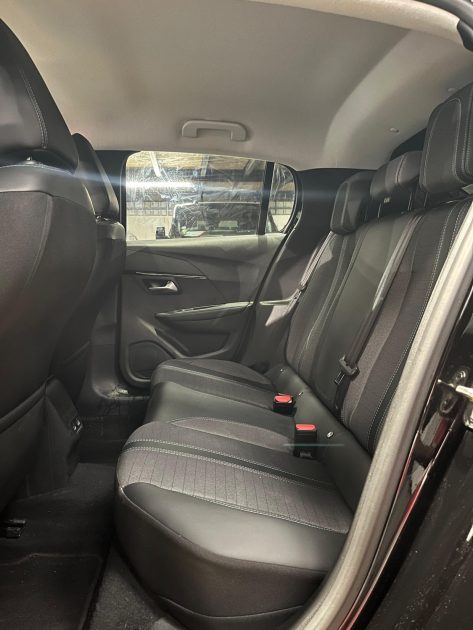 MAGNIFIQUE PEUGEOT 208 1.2 100CH BOITE AUTOMATIQUE EAT8-5 PORTES (APPLE CARPLAY, CAMÉRA DE RECUL, BL