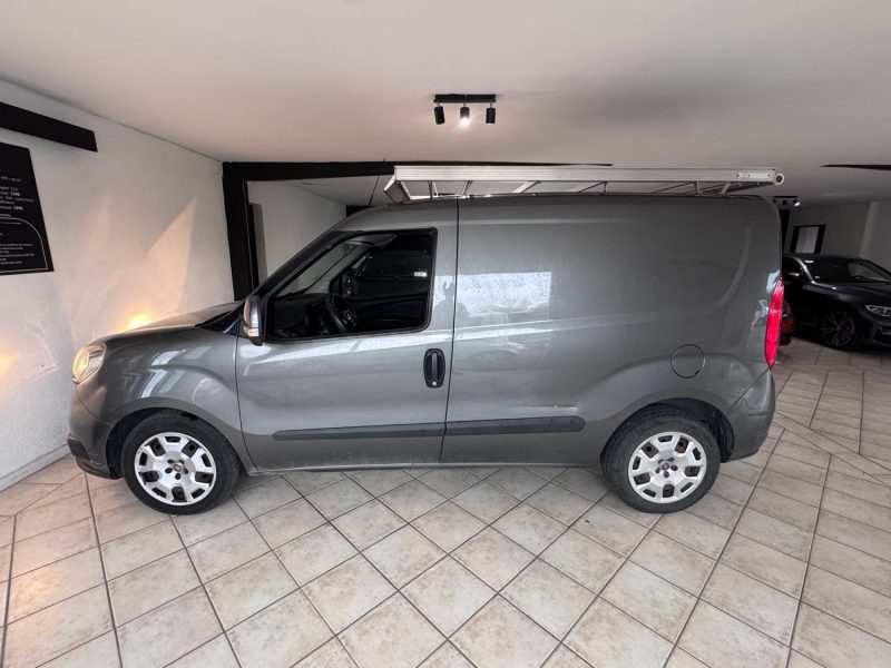 Fiat Doblo Cargo 1.6 Multijet 105 – 2015 – 3 places – Radar / Clim / GPS – Prêt à travailler 