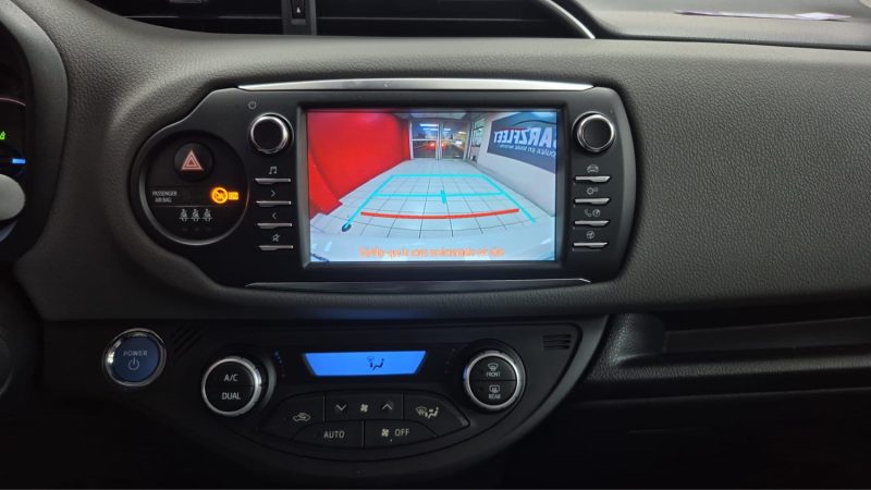 TOYOTA YARIS HYBRIDE 100cv FRANCE BUSINESS/1 ERE MAIN