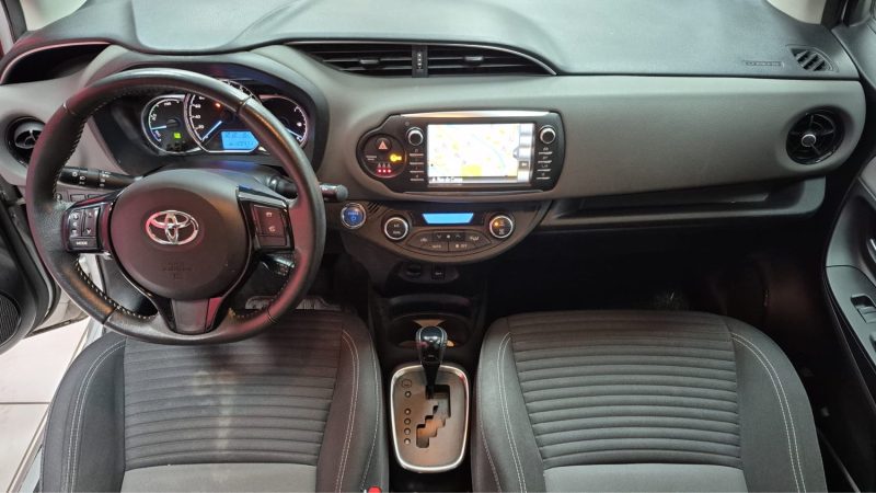 TOYOTA YARIS HYBRIDE 100cv FRANCE BUSINESS/1 ERE MAIN