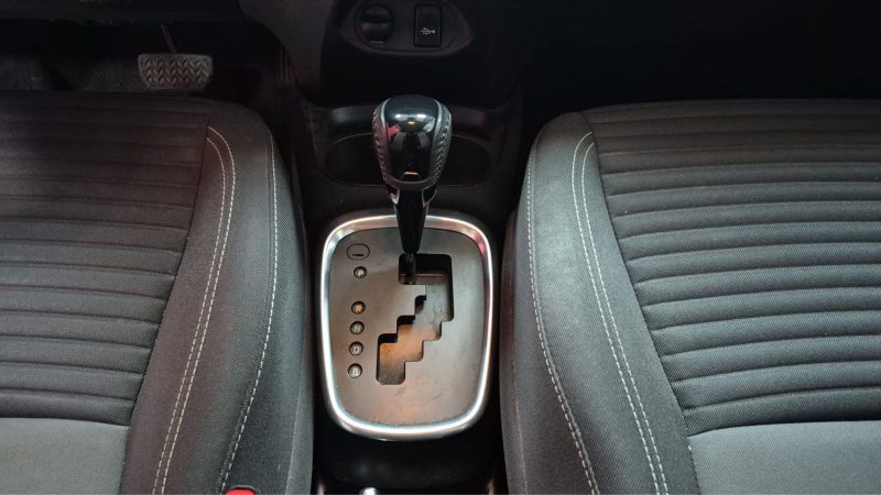 TOYOTA YARIS HYBRIDE 100cv FRANCE BUSINESS/1 ERE MAIN