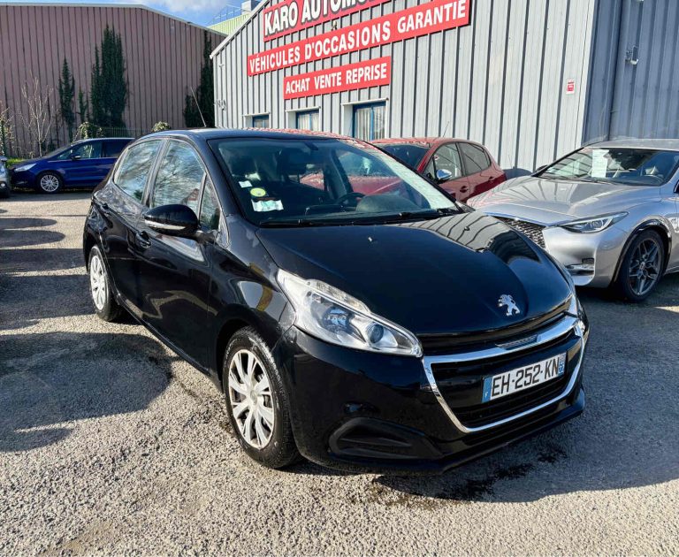 PEUGEOT 208 