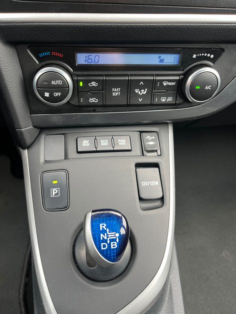 TOYOTA AURIS HSD 136H DYNAMIC 