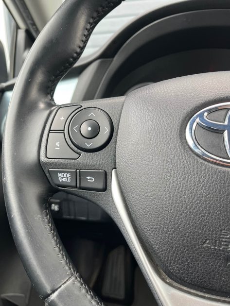 TOYOTA AURIS HSD 136H DYNAMIC 