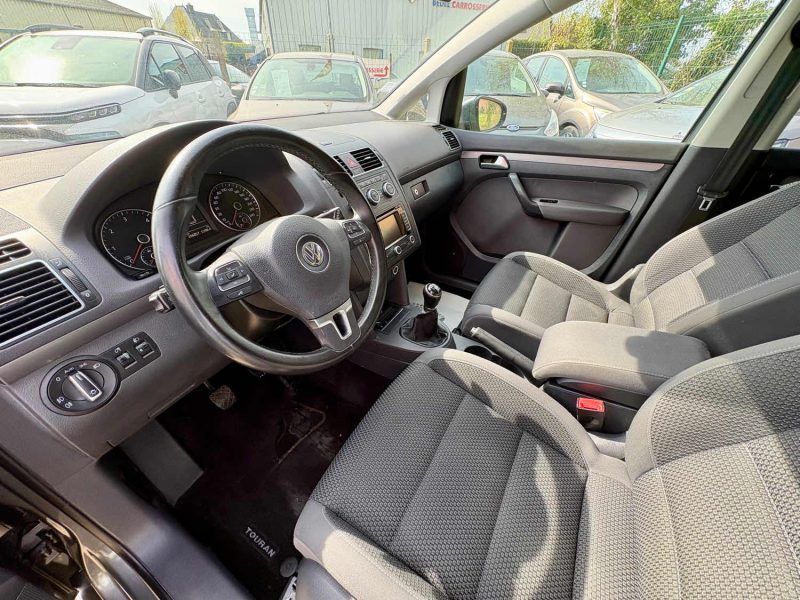 VOLKSWAGEN TOURAN 