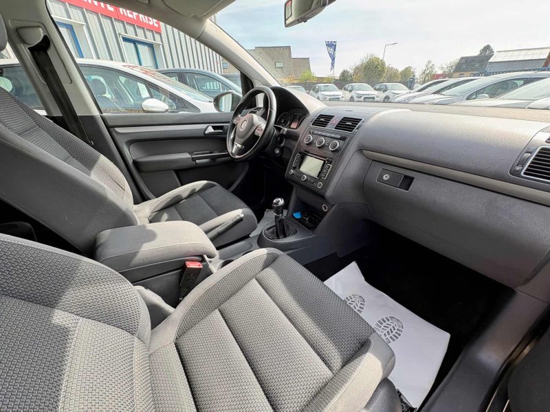 VOLKSWAGEN TOURAN 