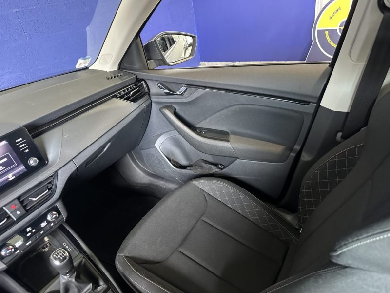 SKODA KAMIQ 1.0 TSI EVO 110 CH BVM 6 AMBITION / 1ER MAIN / CAR PLAY / 2023