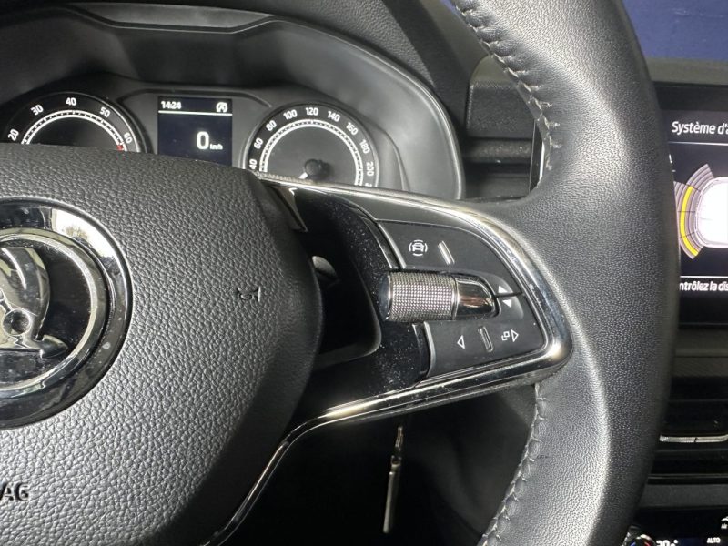 SKODA KAMIQ 1.0 TSI EVO 110 CH BVM 6 AMBITION / 1ER MAIN / CAR PLAY / 2023