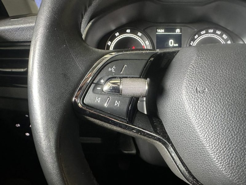 SKODA KAMIQ 1.0 TSI EVO 110 CH BVM 6 AMBITION / 1ER MAIN / CAR PLAY / 2023