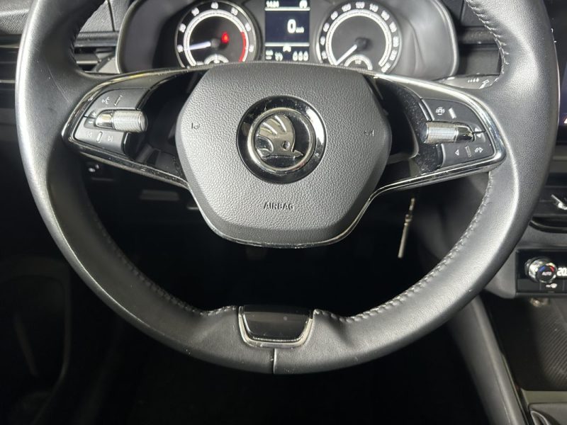 SKODA KAMIQ 1.0 TSI EVO 110 CH BVM 6 AMBITION / 1ER MAIN / CAR PLAY / 2023