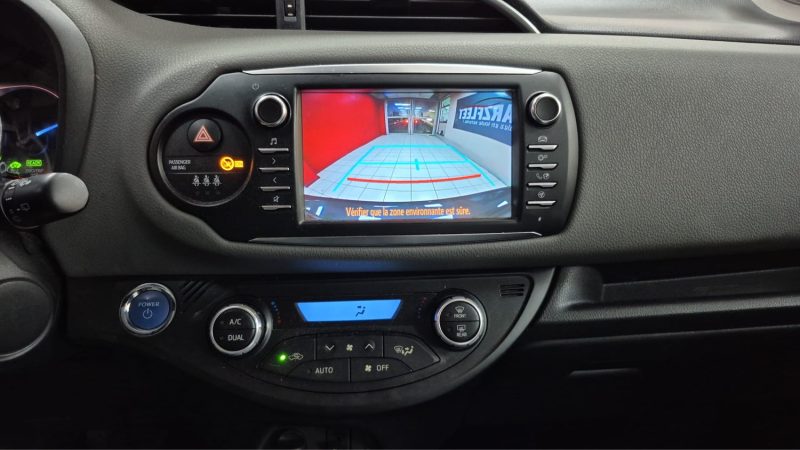 TOYOTA YARIS HYBRIDE 100cv FRANCE BUSINESS/1 ERE MAIN