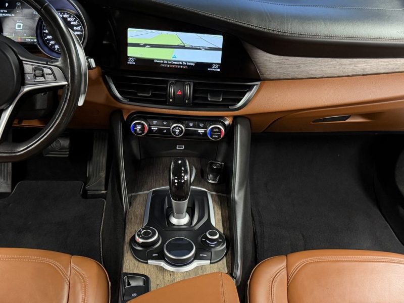 ALFA ROMEO GIULIA II 2.2 JTD 180 Cv LUSSO BOITE AUTO AT8 / INTERIEUR CUIR GPS CAMERA - GARANTIE 1 AN