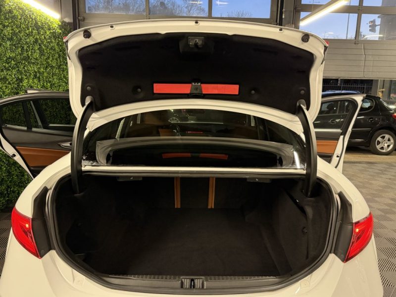 ALFA ROMEO GIULIA II 2.2 JTD 180 Cv LUSSO BOITE AUTO AT8 / INTERIEUR CUIR GPS CAMERA - GARANTIE 1 AN