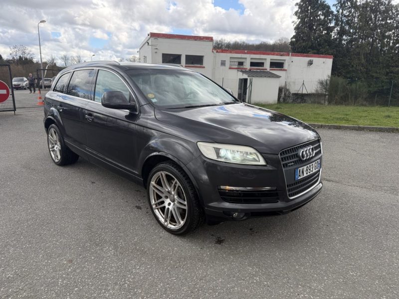AUDI Q7 V6 3.0 TDI 240 AMBIENTE 7P 2010