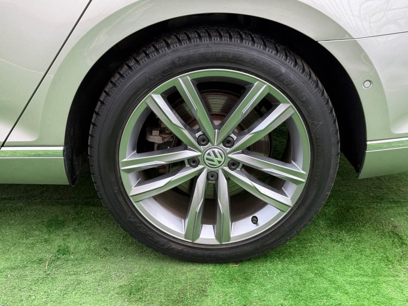 VOLKSWAGEN PASSAT BREAK 2.0 TDI 4MOTION 240CV CARAT EDITION GARANTIE 12 MOIS  
