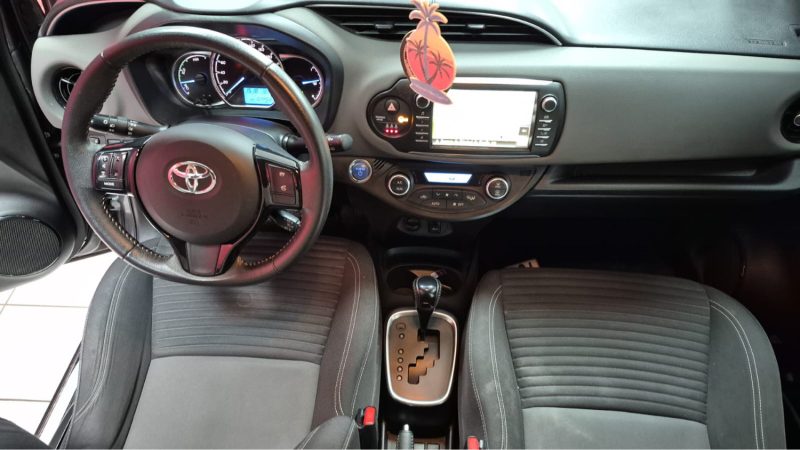 TOYOTA YARIS HYBRIDE 100cv FRANCE BUSINESS/1 ERE MAIN