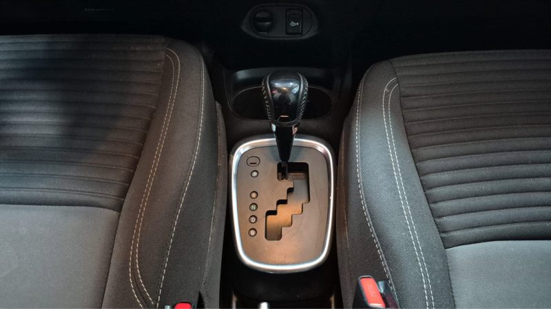 TOYOTA YARIS HYBRIDE 100cv FRANCE BUSINESS/1 ERE MAIN