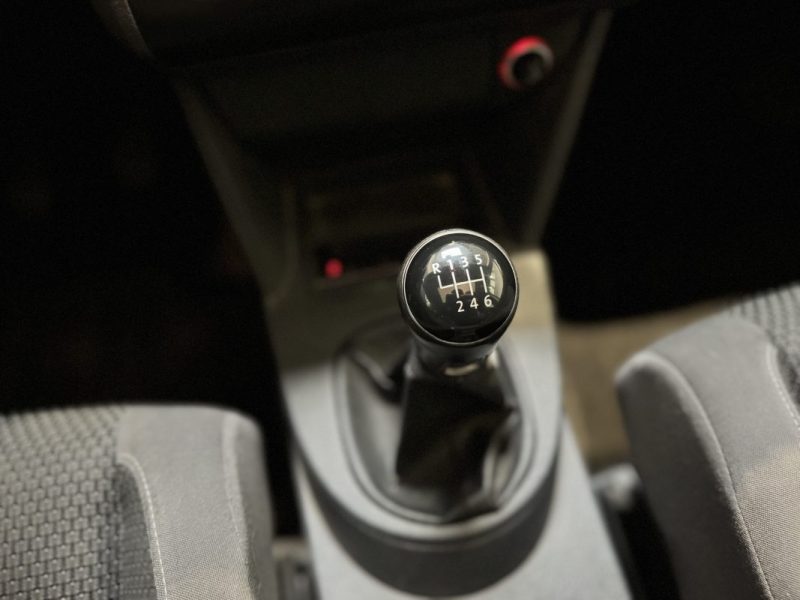 VOLKSWAGEN TOURAN 2.0 TDI 140ch Confortline / DISTRI OK / 2 EME MAIN