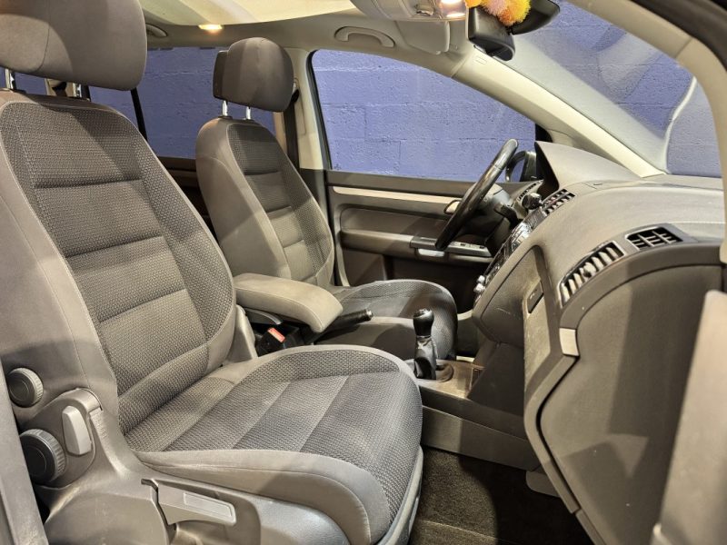 VOLKSWAGEN TOURAN 2.0 TDI 140ch Confortline / DISTRI OK / 2 EME MAIN