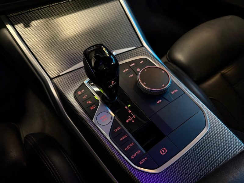 BMW SERIE 3 330 E 292CH M Sport / TOIT OUVRANT + CUIR COMPLET + H&K + TETE HAUTE / 