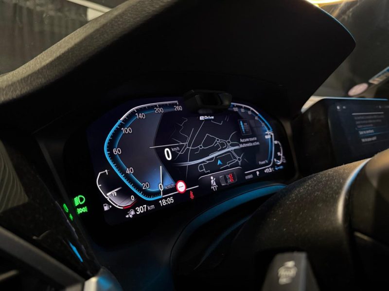 BMW SERIE 3 330 E 292CH M Sport / TOIT OUVRANT + CUIR COMPLET + H&K + TETE HAUTE / 