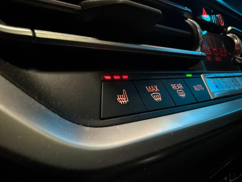 BMW SERIE 3 330 E 292CH M Sport / TOIT OUVRANT + CUIR COMPLET + H&K + TETE HAUTE / 