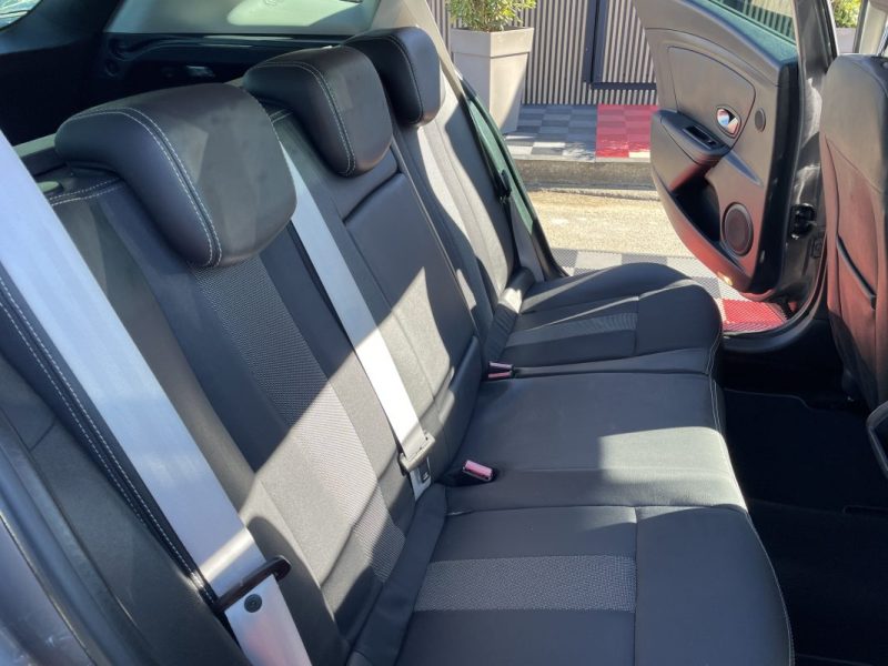 RENAULT MEGANEIII 1.5 DCI 110CV BOSE  EDC  GARANTIE 3/12 MOIS 2011