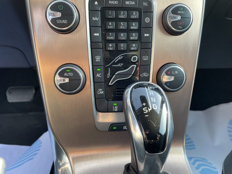 VOLVO V40  CROSSCOUNTRY 2.0 D3 149CV   GARANTIE 3/12 MOIS 2016