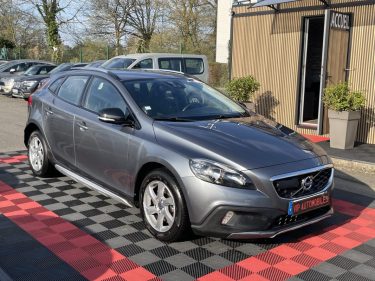 VOLVO V40  CROSSCOUNTRY 2.0 D3 149CV   GARANTIE 3/12 MOIS 2016