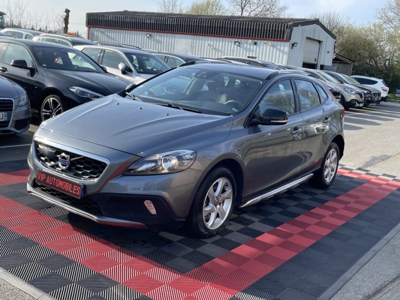 VOLVO V40  CROSSCOUNTRY 2.0 D3 149CV   GARANTIE 3/12 MOIS 2016