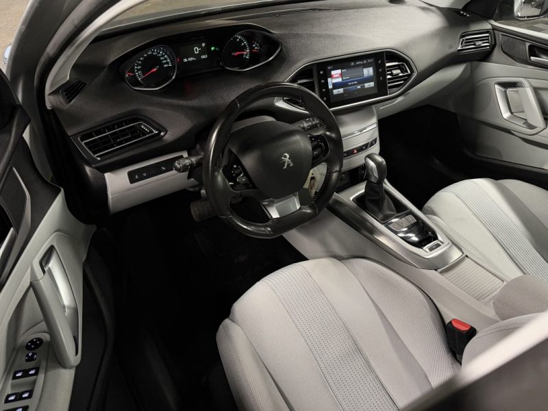 PEUGEOT 308 II ALLURE 1.2 130 Cv 1ERE MAIN 61 500 Kms TOIT PANORAMIQUE ATTELLAGE GPS - GARANTIE 1 AN