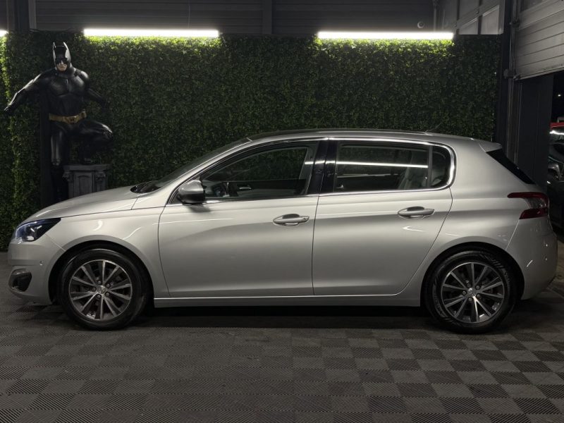 PEUGEOT 308 II ALLURE 1.2 130 Cv 1ERE MAIN 61 500 Kms TOIT PANORAMIQUE ATTELLAGE GPS - GARANTIE 1 AN
