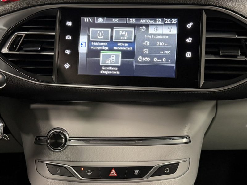 PEUGEOT 308 II ALLURE 1.2 130 Cv 1ERE MAIN 61 500 Kms TOIT PANORAMIQUE ATTELLAGE GPS - GARANTIE 1 AN