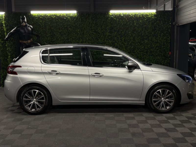 PEUGEOT 308 II ALLURE 1.2 130 Cv 1ERE MAIN 61 500 Kms TOIT PANORAMIQUE ATTELLAGE GPS - GARANTIE 1 AN