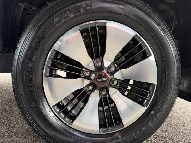 ISUZU D-MAX N60 F SPACE 1.9 164 CH 4X4 BVA / ATTELAGE / 1ERE MAIN / ENTRETIEN ISUZU /  2023