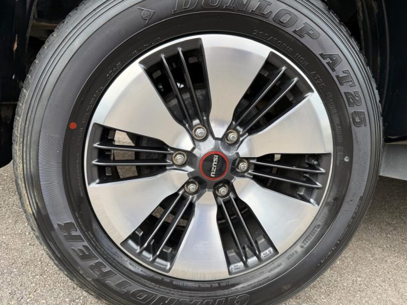 ISUZU D-MAX N60 F SPACE 1.9 164 CH 4X4 BVA / ATTELAGE / 1ERE MAIN / ENTRETIEN ISUZU /  2023