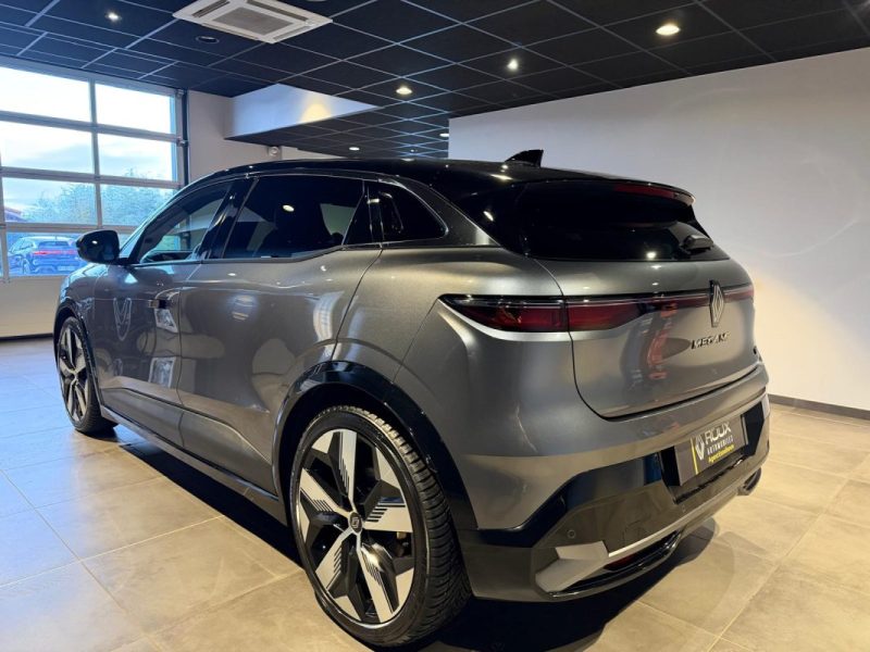 RENAULT MEGANE TECHNO EV60 220CH SUPER CHARGE / PACK HIVER / POMPE A CHALEUR /  2023