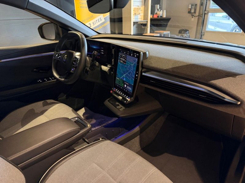RENAULT MEGANE TECHNO EV60 220CH SUPER CHARGE / PACK HIVER / POMPE A CHALEUR /  2023