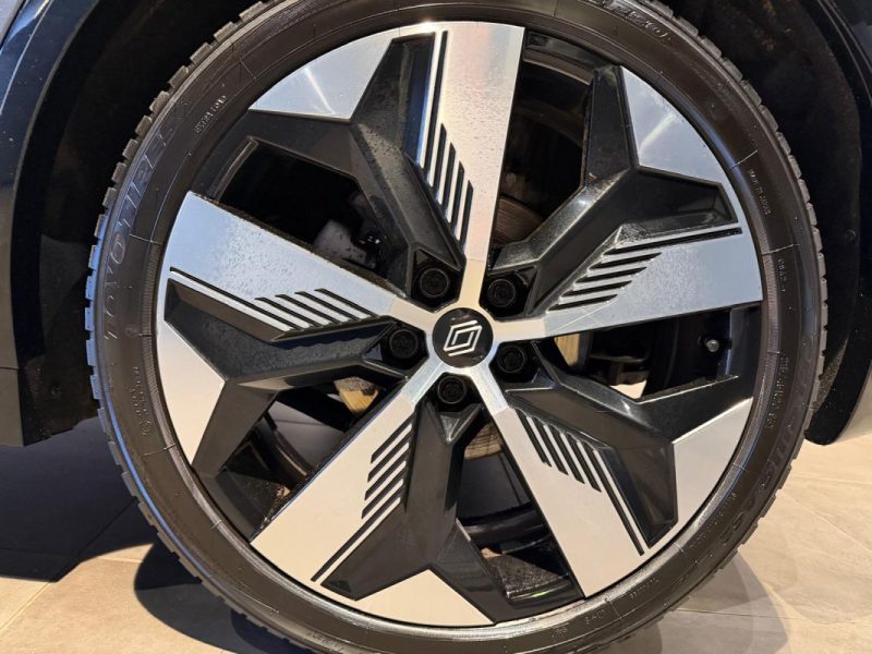 RENAULT MEGANE TECHNO EV60 220CH SUPER CHARGE / PACK HIVER / POMPE A CHALEUR /  2023