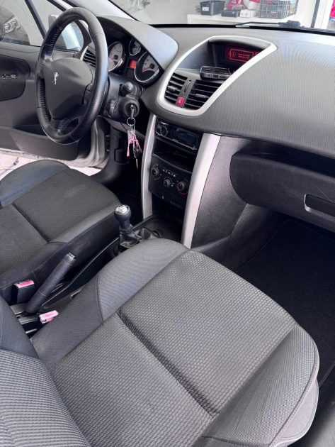 Peugeot 207 1.4 HDi Diesel – 2011 – Distribution neuve – Garantie 12 mois – 159 500 km