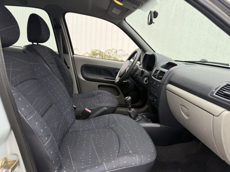 RENAULT CLIO AUTHENTIQUE 1.2 2002
