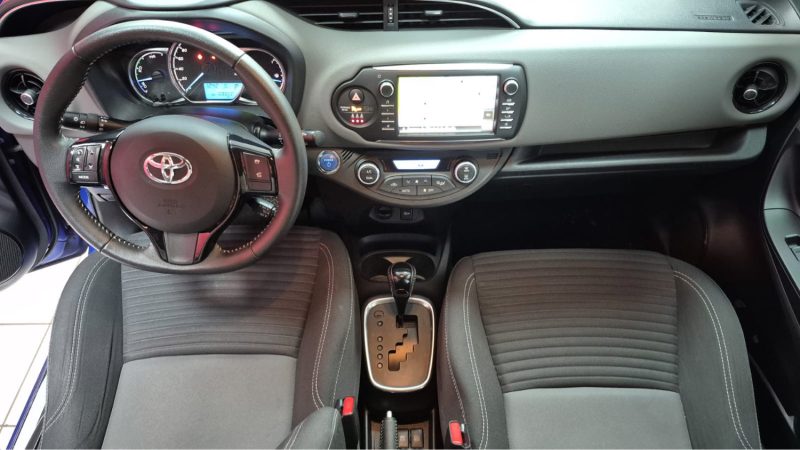TOYOTA YARIS HYBRIDE 100cv FRANCE BUSINESS/1 ERE MAIN
